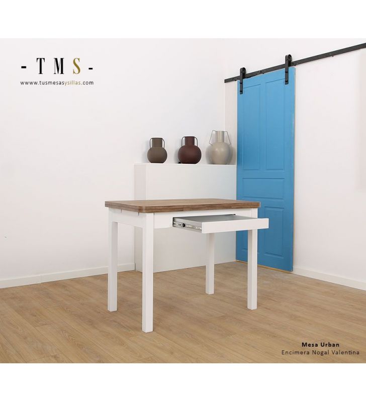 mesa-pequeña-de-cocina-con-cajón[Foto real]