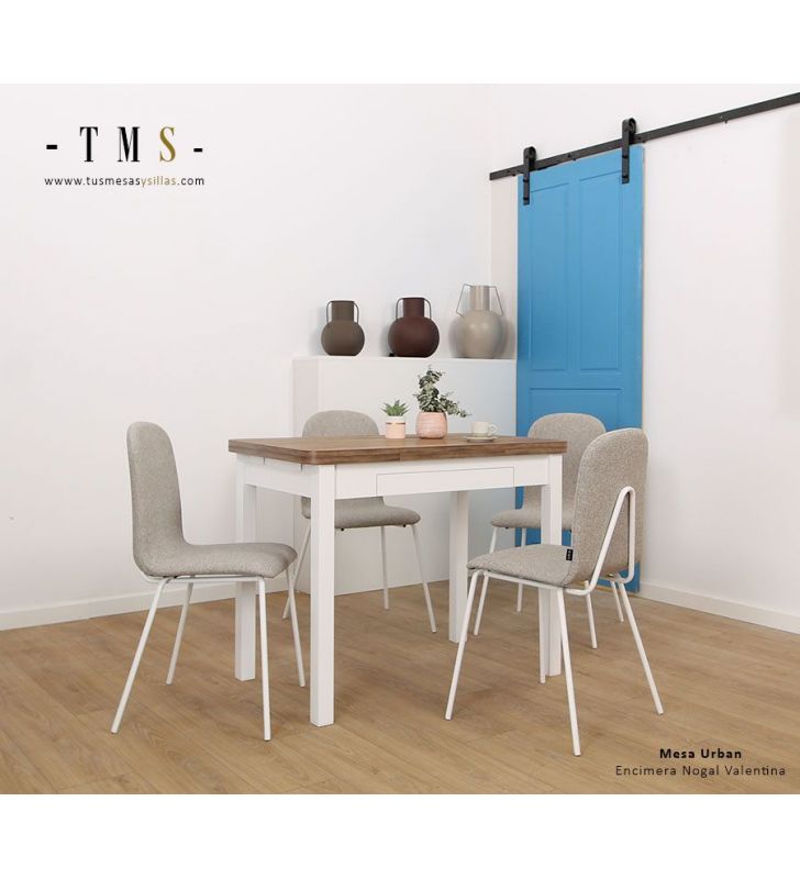 mesa-pequeña-con-esquinas-redondeadas[Foto real]