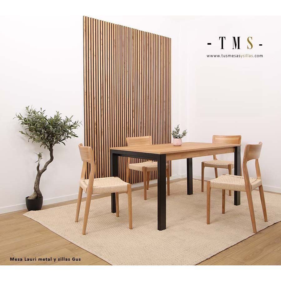 Table extensible avec plateau en bois et pieds en métal Table extensible avec plateau en bois et pieds en métal