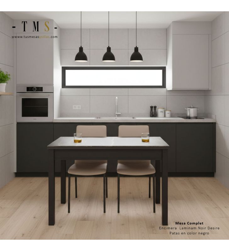 petite table de cuisine avec plateau résistant aux rayures