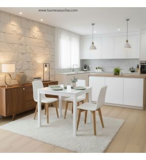 Petites chaises blanches confortables