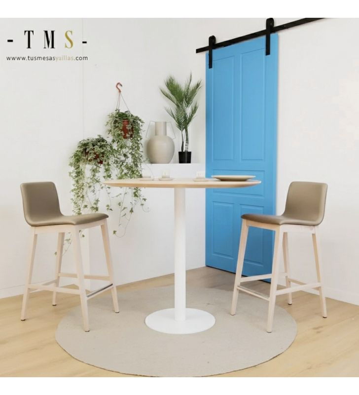 Tabourets hauts avec dossier - en bois