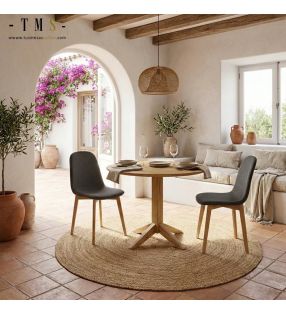 table ronde en bois pour une terrasse andalouse