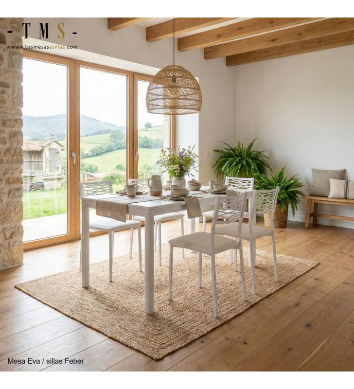 ensemble table et chaises blanches