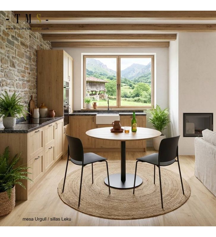 table ronde en bois avec chaises noires table ronde en bois avec chaises noires