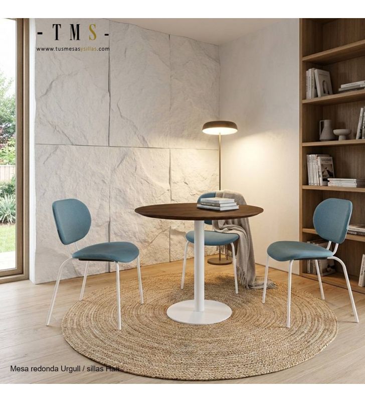 Coin lecture avec tables rondes Coin lecture avec tables rondes