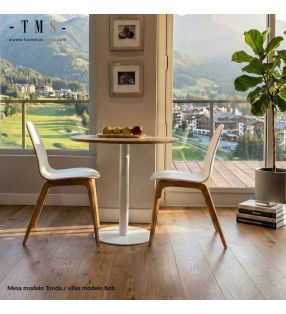 petit ensemble table et 2 chaises