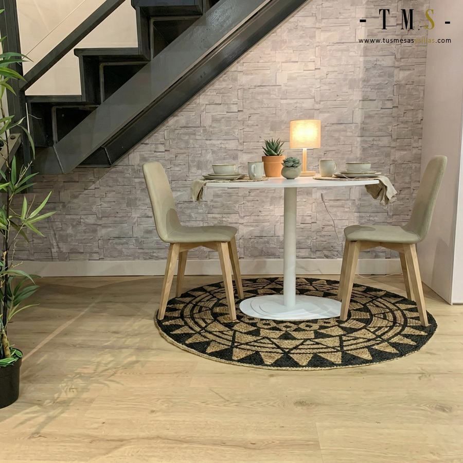 table élégante avec pied central table élégante avec pied central