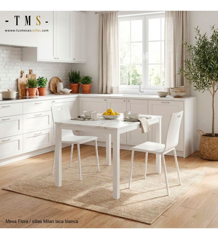 sillas-blancas-pequeñas-comodas