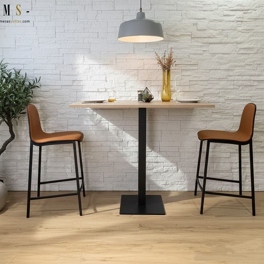 Tables hautes fixées au mur