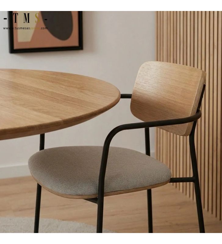 table ronde, en bois massif