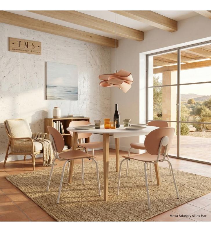 Table de style nordique en stock