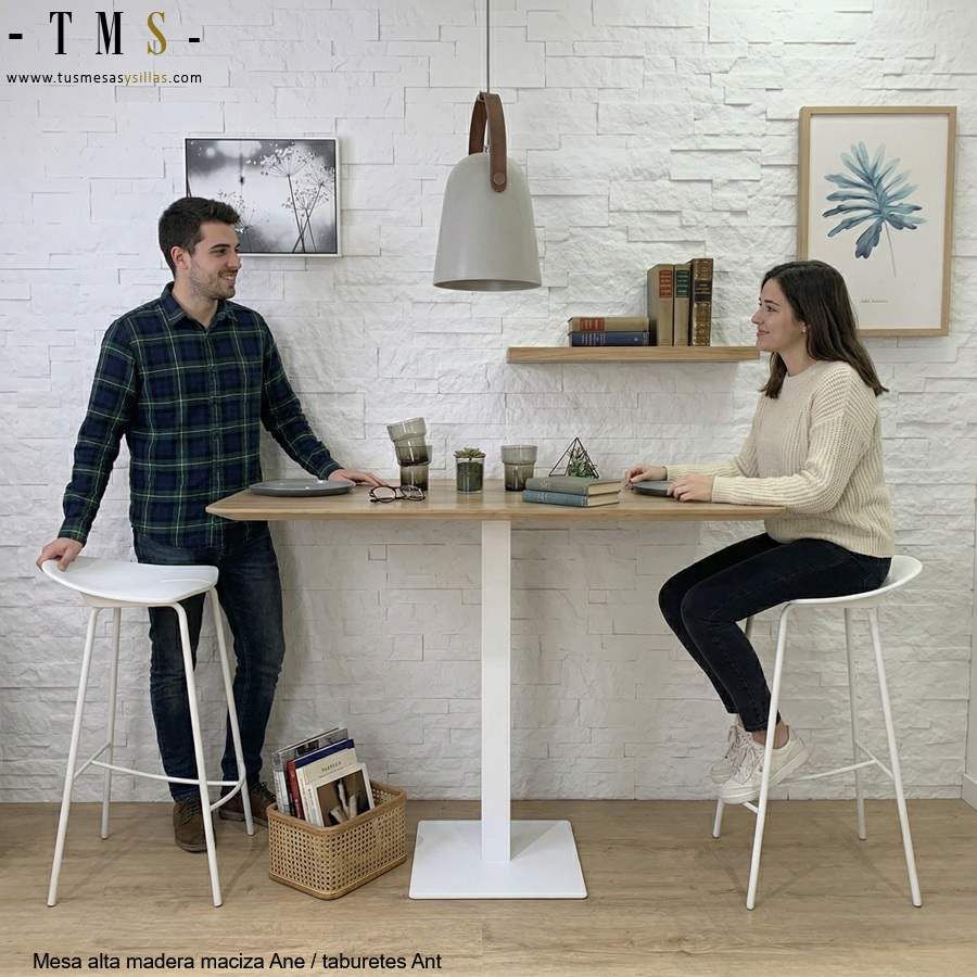 table haute avec 2 personnes