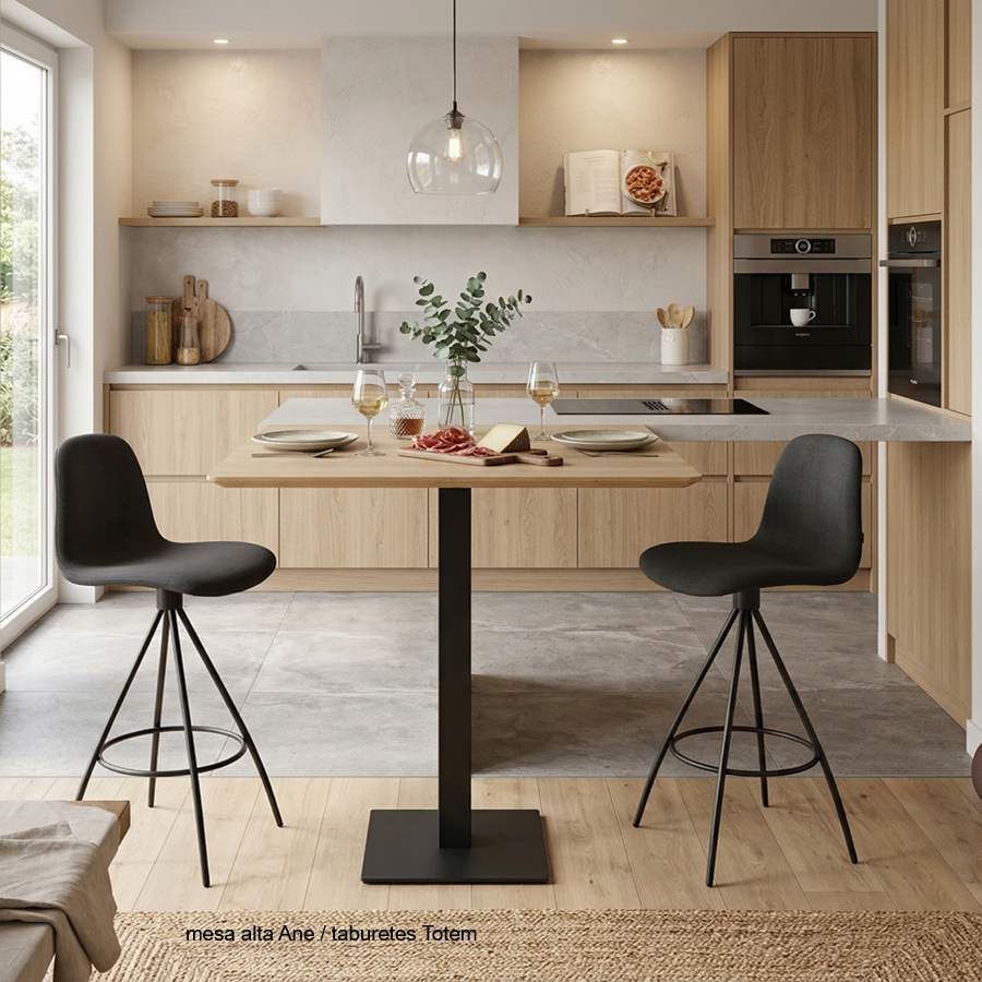 mesa alta con 2 personas mesa alta con 2 personas