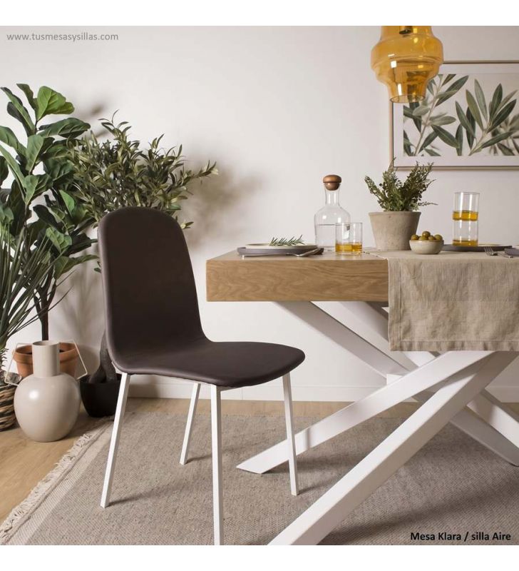 Sillas-color-marron-tapizadas