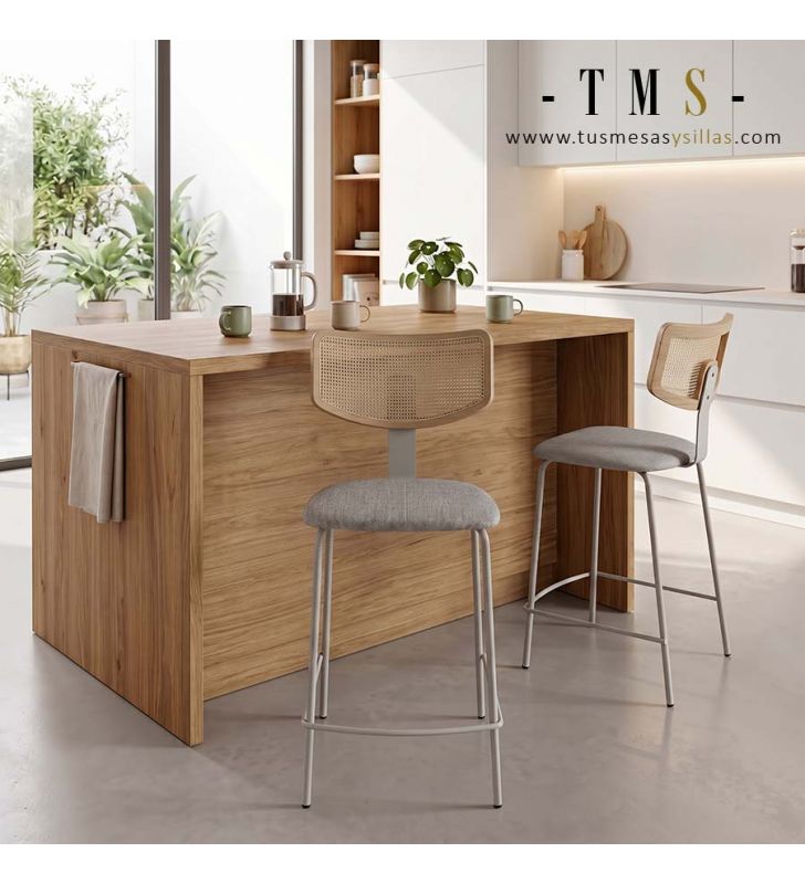 Taburete con respaldo, ratán y madera