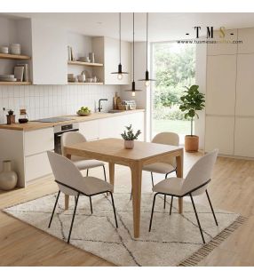 Table extensible jusqu'à 3 m en chêne naturel.