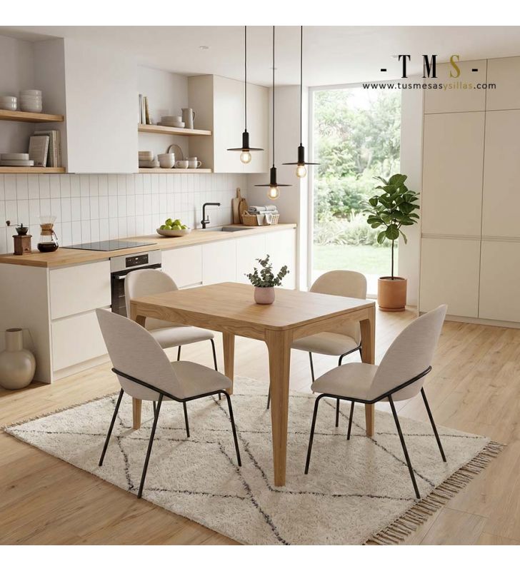 Table extensible jusqu'à 3 m en chêne naturel. Table extensible jusqu'à 3 m en chêne naturel.