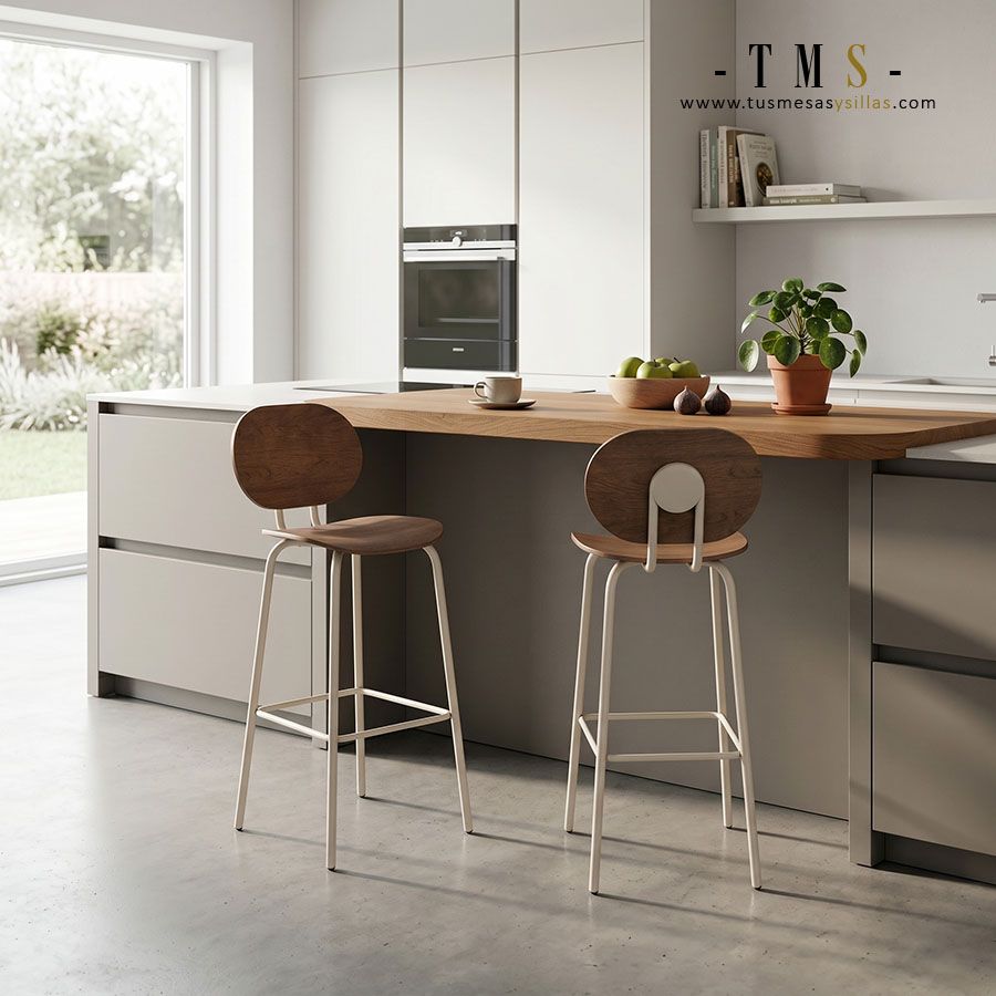Tabouret haut en bois Hari Tabouret haut en bois Hari