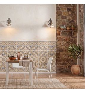 table carrée en bois blanc