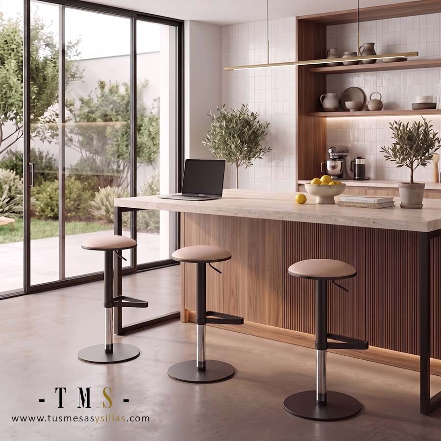 Taburete sin respaldo para cocina. Taburete sin respaldo para cocina.