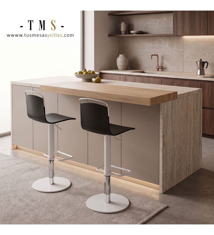 Tabouret de cuisine réglable. Tabouret de cuisine réglable.