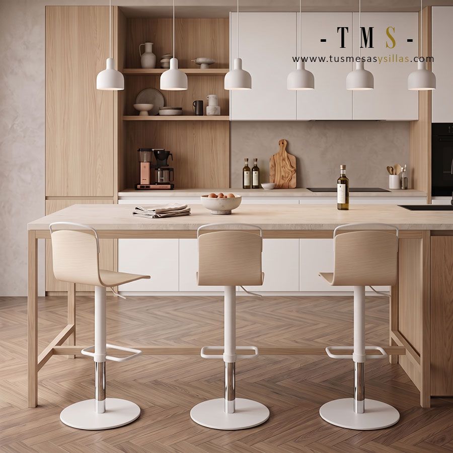 Tabouret de cuisine réglable. Tabouret de cuisine réglable.