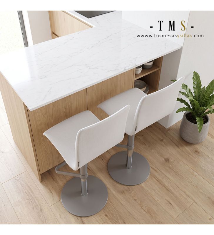 Tabouret de bar pour le petit-déjeuner.