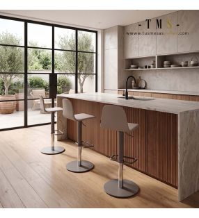 Taburete elegante para cocina.