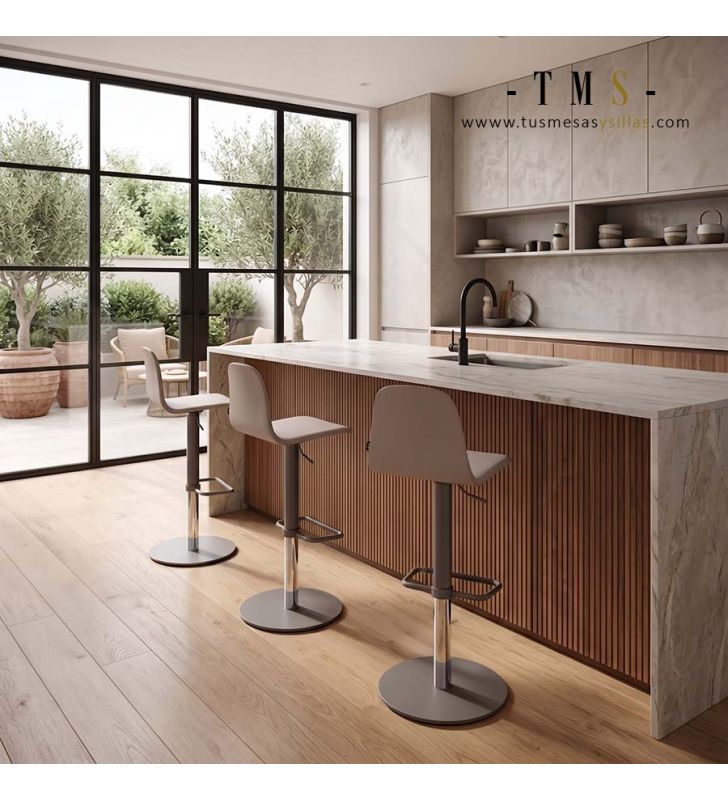 Taburete elegante para cocina.