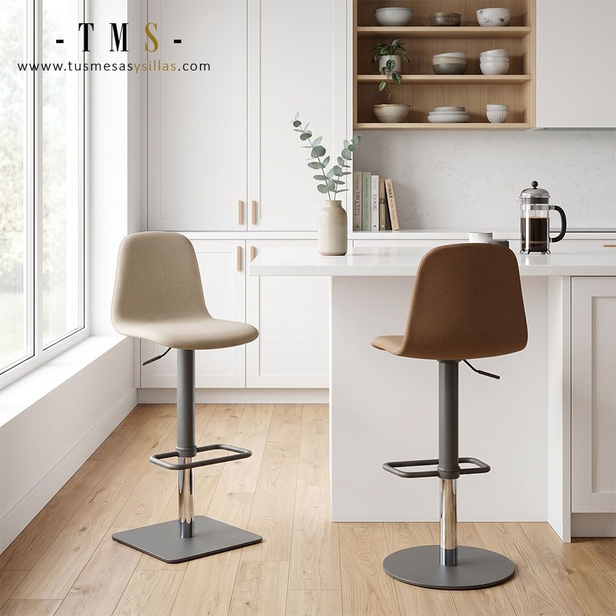 Tabouret de bar fonctionnel. Tabouret de bar fonctionnel.