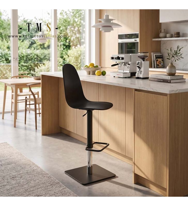 Taburete regulable para cocina. Taburete regulable para cocina.