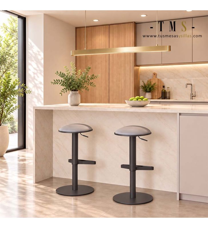 Taburete con asiento redondo tapizado.