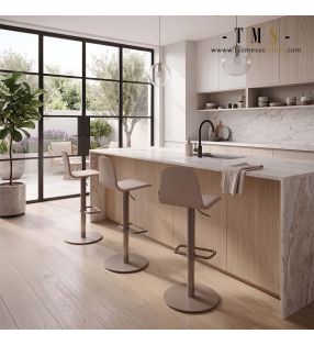Tabouret haut avec dossier moyen.