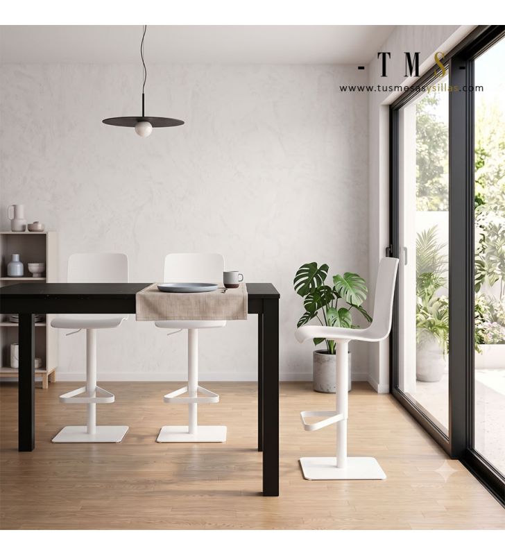 Tabouret de cuisine réglable.