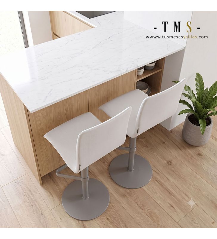 Tabouret de bar pour le petit-déjeuner.