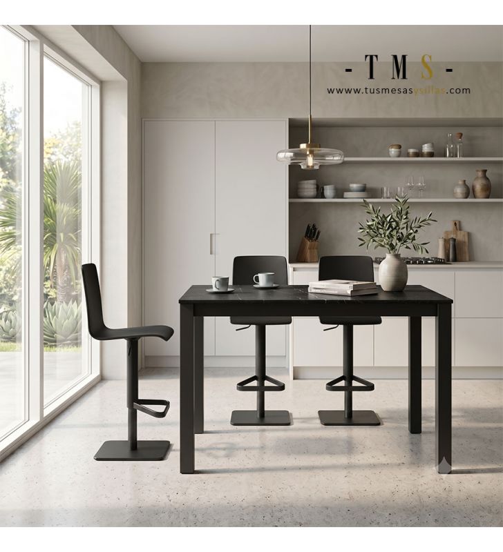 Tabouret avec siège rembourré.