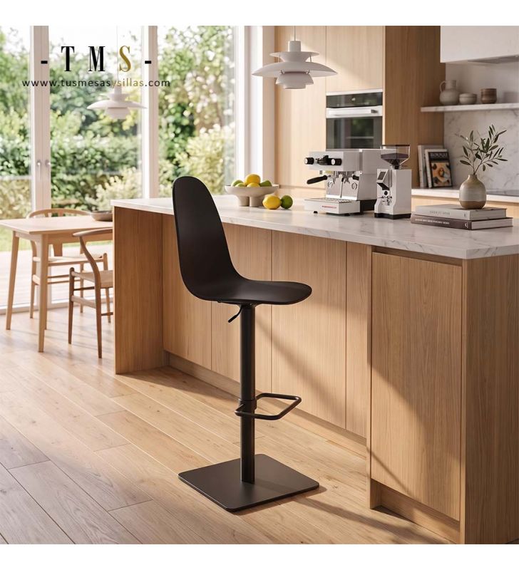 Tabouret de cuisine réglable.