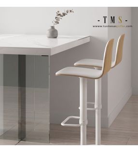 Taburete con asiento tapizado.
