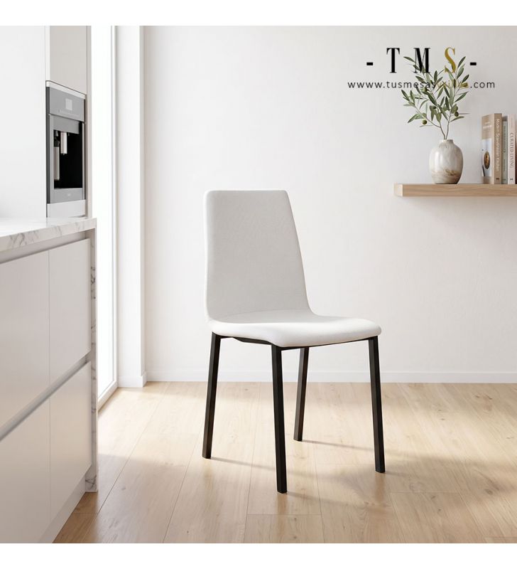 Silla de cocina con poco fondo.