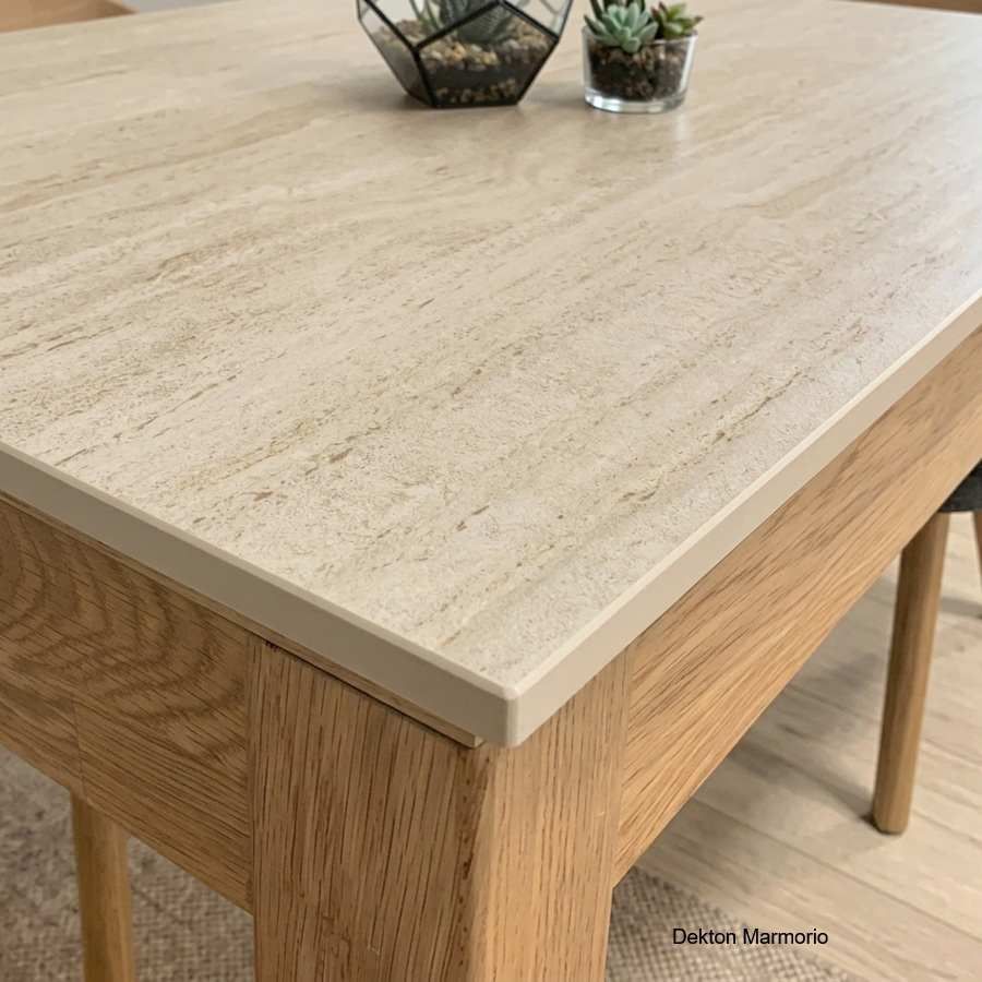 Table avec plateau en Dekton pour cuisines élégantes Table avec plateau en Dekton pour cuisines élégantes