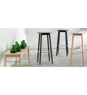 Taburete alto estilo nordico  Oto de ondarreta en madera y blancos