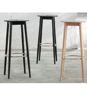 Taburete alto estilo nordico  Oto de ondarreta en madera y blancos