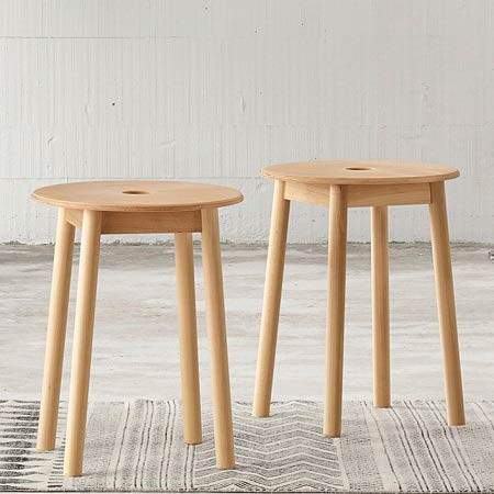 Taburete bajo Oto en madera estilo nordico ondarreta