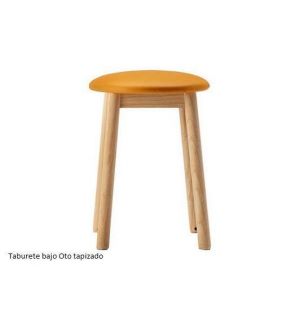 Taburete bajo Oto en madera estilo nordico ondarreta