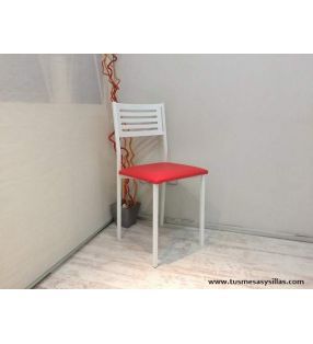 silla de cocina Formen tapizada y blanca