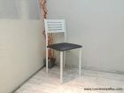silla de cocina Formen tapizada y blanca