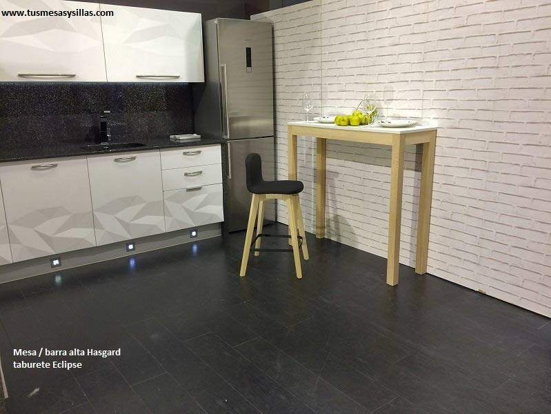 Barra mesa alta Hasgard en madera encimera cristal