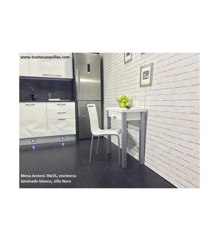 Table de cuisine petite extensible en format livre Arpa