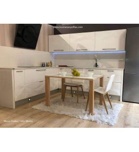 Silla Momo tapizada y patas madera roble o haya